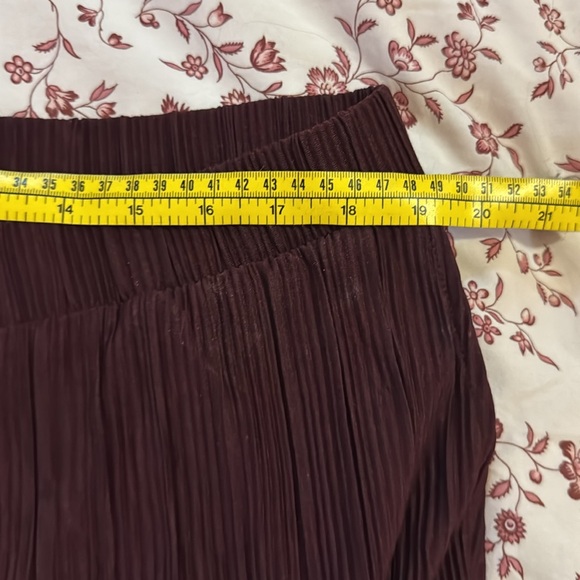Eggplant Pleated Wide-Leg Pants - Picture 4 of 5